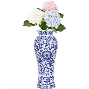 NWT 8"H Chinoiserie Floral Ceramic Vase In Blue/White